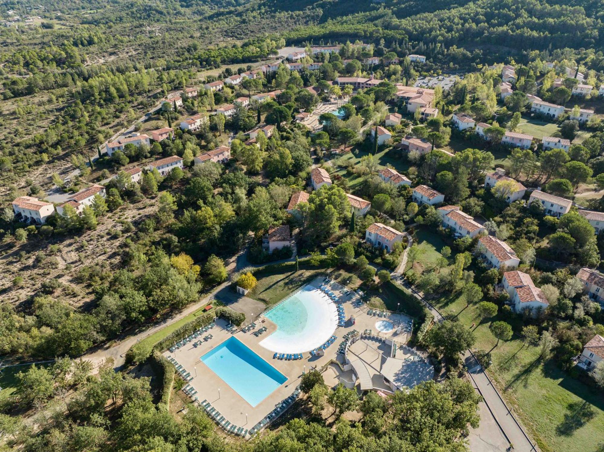 Village Pierre & Le Rouret 3*