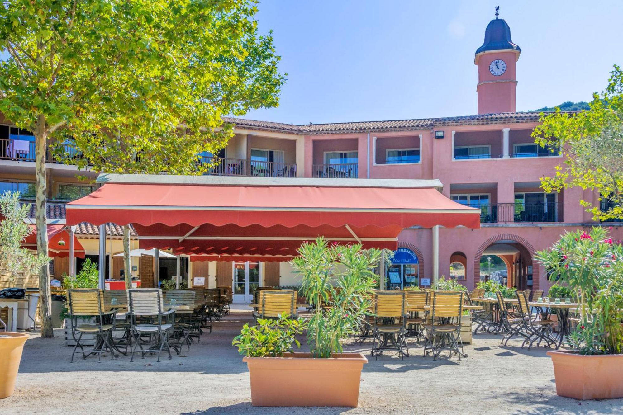 Ferienpark Village Pierre & Le Rouret 3*