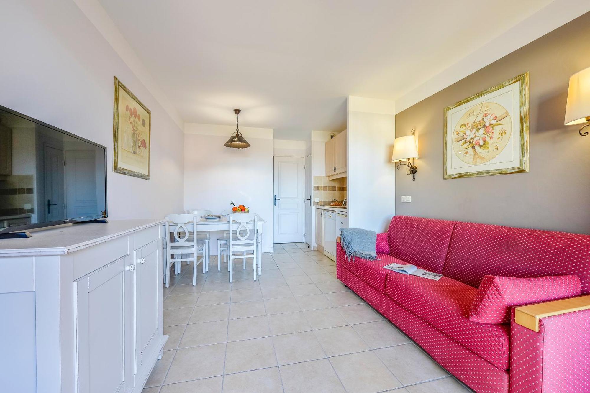 Village Pierre & Le Rouret 3*
