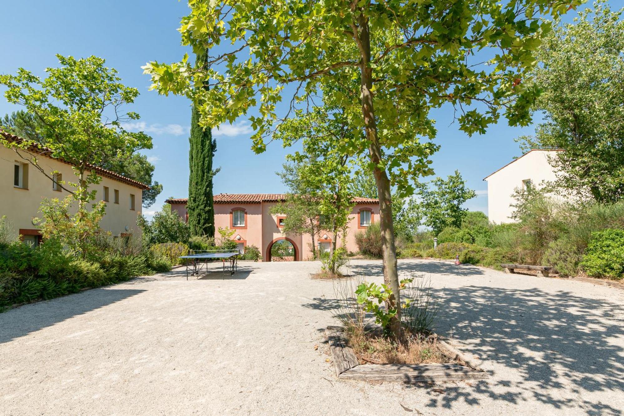 Ferienpark Village Pierre & Le Rouret 3*