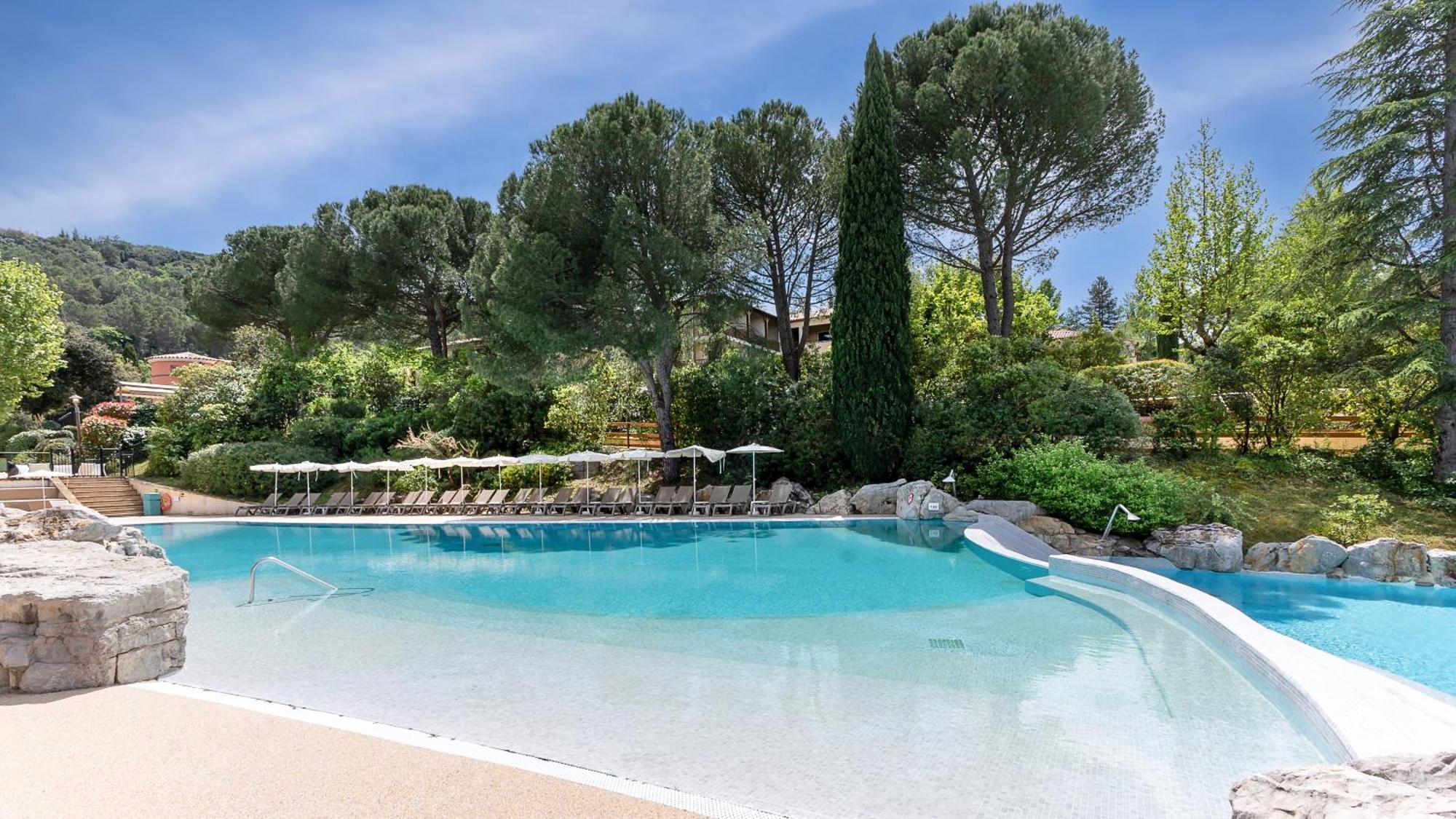 Ferienpark Village Pierre & Le Rouret 3*