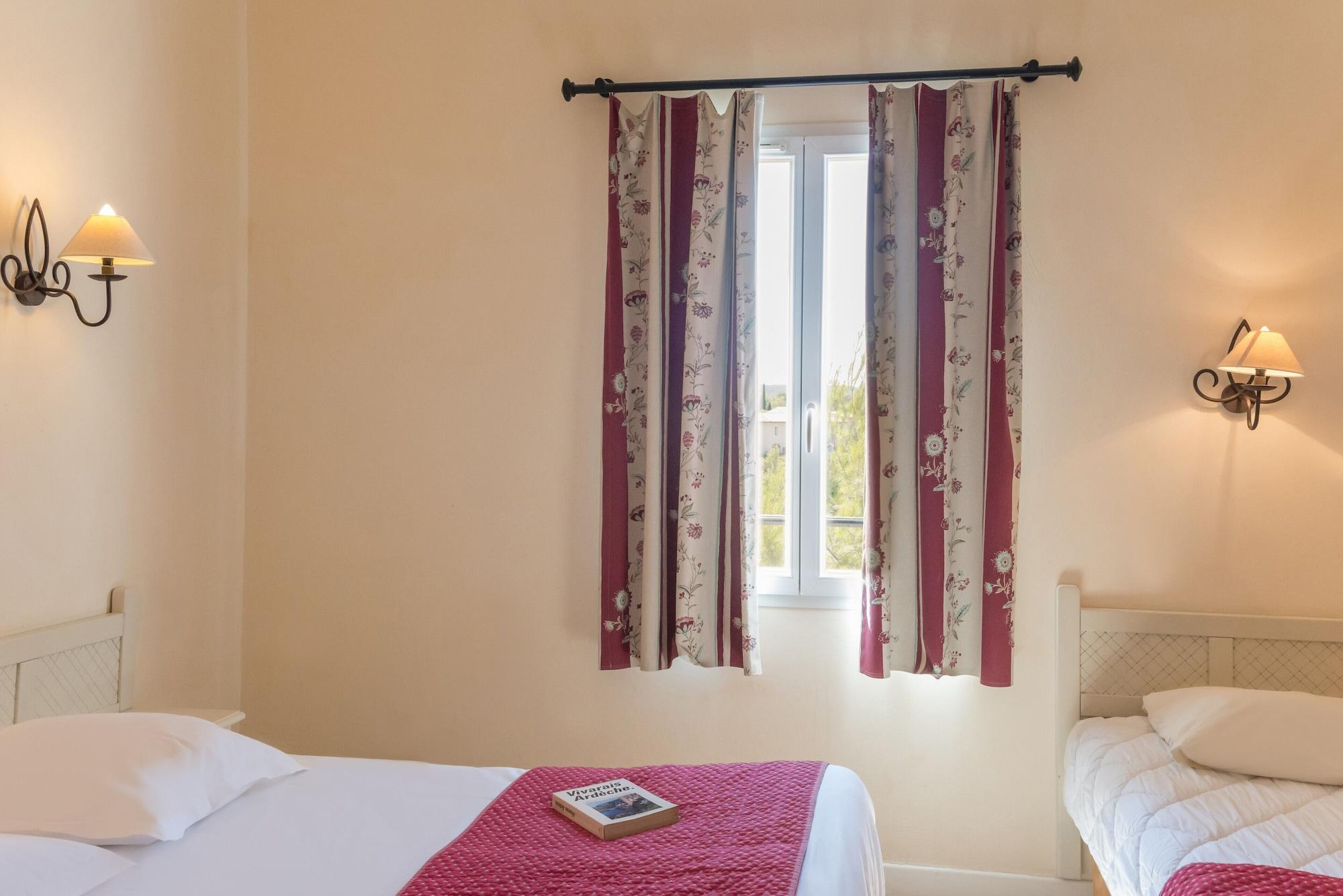 Village Pierre & Le Rouret Parco vacanze 3*