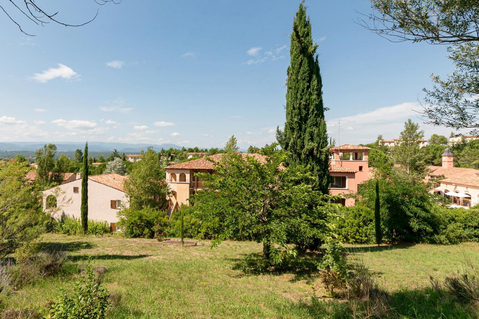 Village Pierre & Le Rouret Grospierres